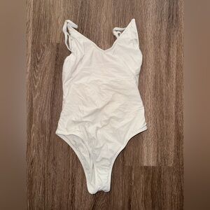 One piece Off white bikini